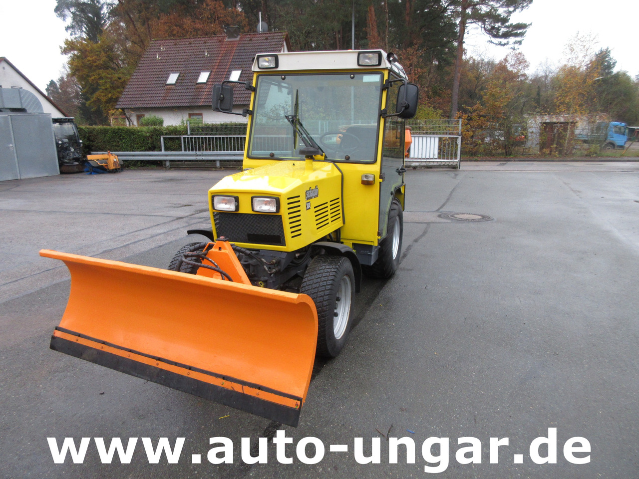 Schanzlin 304 Diesel 4x4 Winterdienst Pflug & Streuer 2-Sitzer Zapfwelle - Tracteur communal: photos 1 Schanzlin 304 Diesel 4x4 Winterdienst Pflug & Streuer 2-Sitzer Zapfwelle - Tracteur communal: photos 1