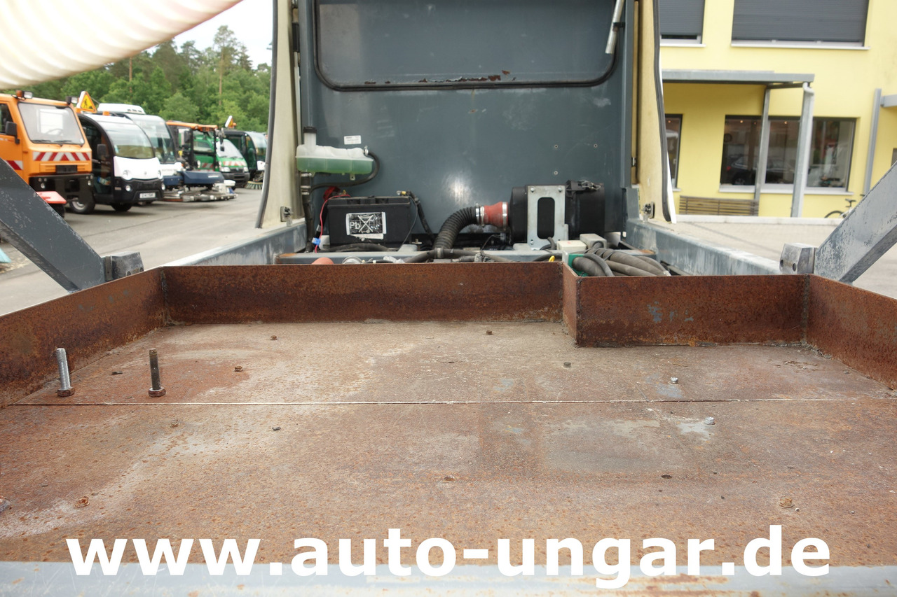 Boschung S3 Wasserfass Kipper 4-Rad-Lenkung Multicar Kommunalfahrzeug Geräteträger - Véhicule de voirie/ Spécial: photos 5 Boschung S3 Wasserfass Kipper 4-Rad-Lenkung Multicar Kommunalfahrzeug Geräteträger - Véhicule de voirie/ Spécial: photos 5
