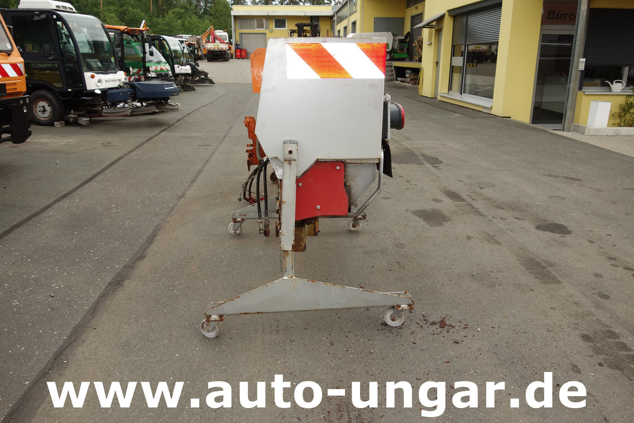 Multicar Kiefer - Bertsche Heckanbaustreuer für Multicar Boki Ladog Hansa Winterdienst - Véhicule de voirie/ Spécial: photos 4 Multicar Kiefer - Bertsche Heckanbaustreuer für Multicar Boki Ladog Hansa Winterdienst - Véhicule de voirie/ Spécial: photos 4