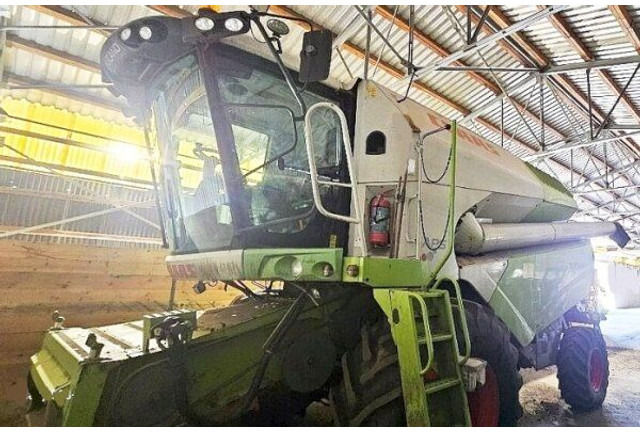 Claas Tucano 450 (839) +V 750 - Moissonneuse-batteuse: photos 1 Claas Tucano 450 (839) +V 750 - Moissonneuse-batteuse: photos 1
