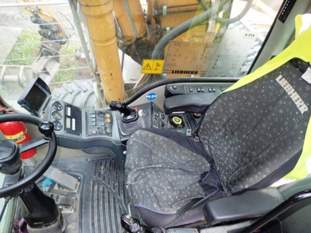 Pelle sur pneus Liebherr A 314: photos 11