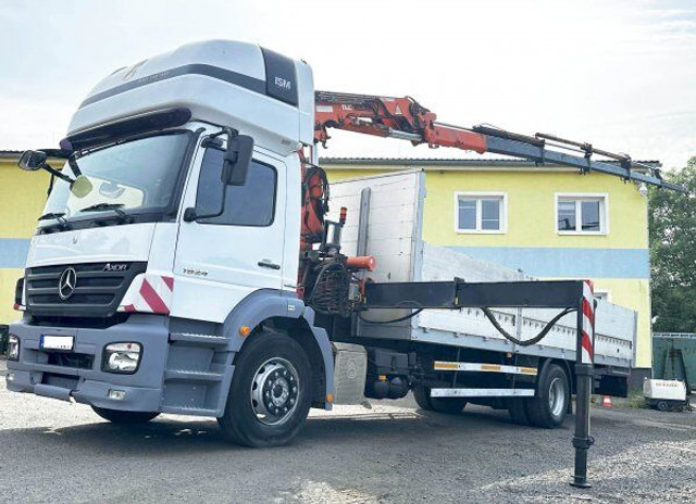 Mercedes-Benz 8m Axor 1824 - Camion plateau, Camion grue: photos 1 Mercedes-Benz 8m Axor 1824 - Camion plateau, Camion grue: photos 1