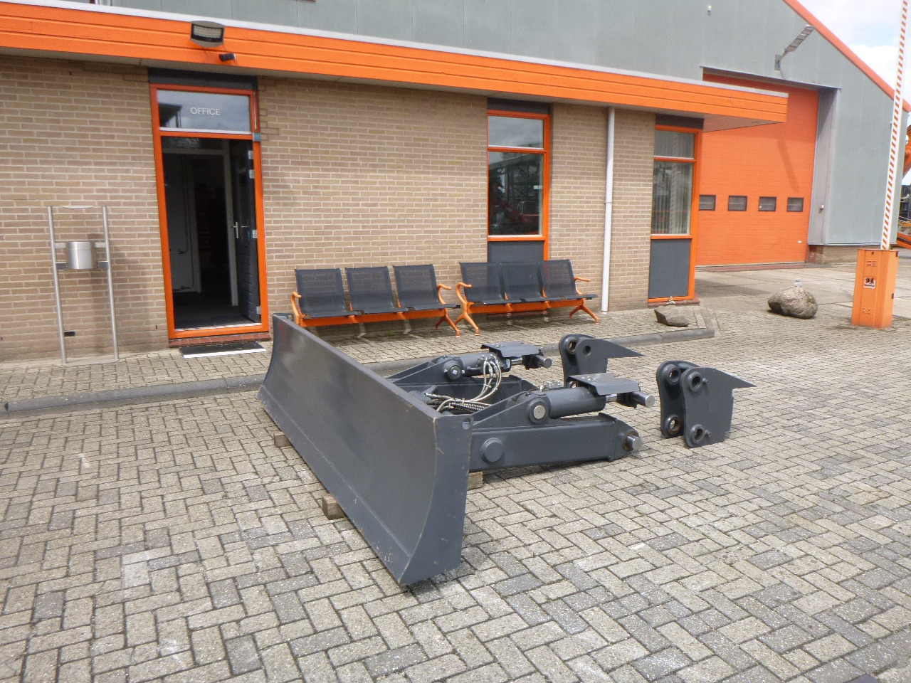 DOOSAN DX235LCR - Lame pour Pelle sur chenille: photos 1 DOOSAN DX235LCR - Lame pour Pelle sur chenille: photos 1