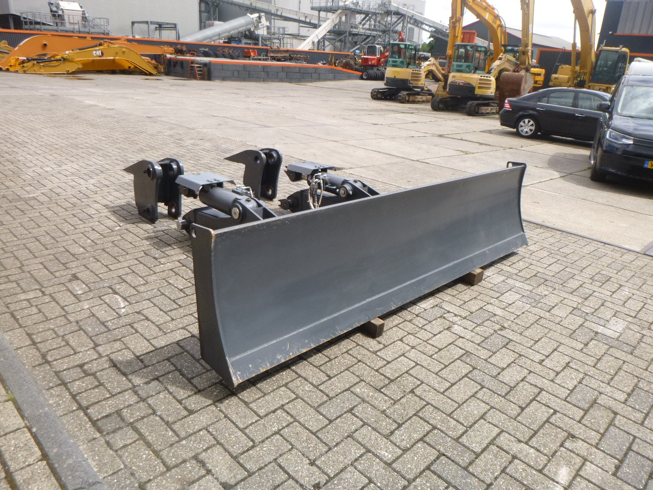 DOOSAN DX235LCR - Lame pour Pelle sur chenille: photos 5 DOOSAN DX235LCR - Lame pour Pelle sur chenille: photos 5