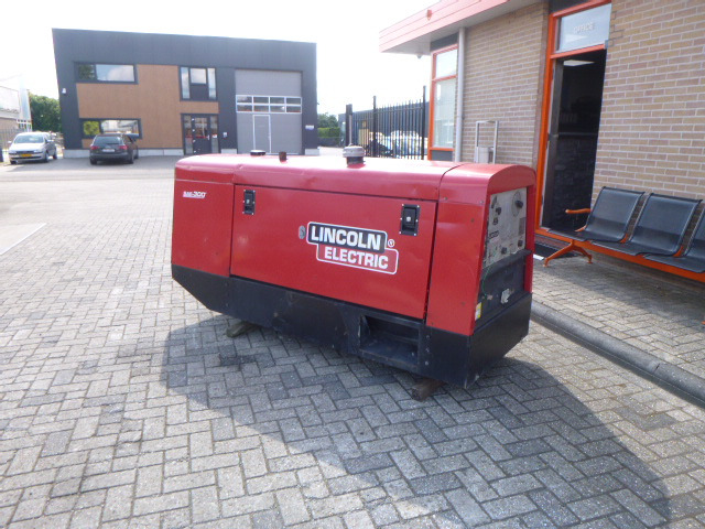 LINCOLN ELECTRIC SAE 300 - Equipement de soudage: photos 3 LINCOLN ELECTRIC SAE 300 - Equipement de soudage: photos 3