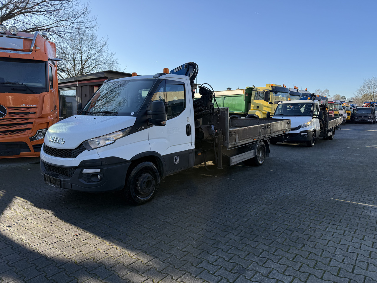 Iveco Daily 70C17 HMF 635 Kran bis 11 Meter - Camion plateau, Camion grue: photos 1 Iveco Daily 70C17 HMF 635 Kran bis 11 Meter - Camion plateau, Camion grue: photos 1
