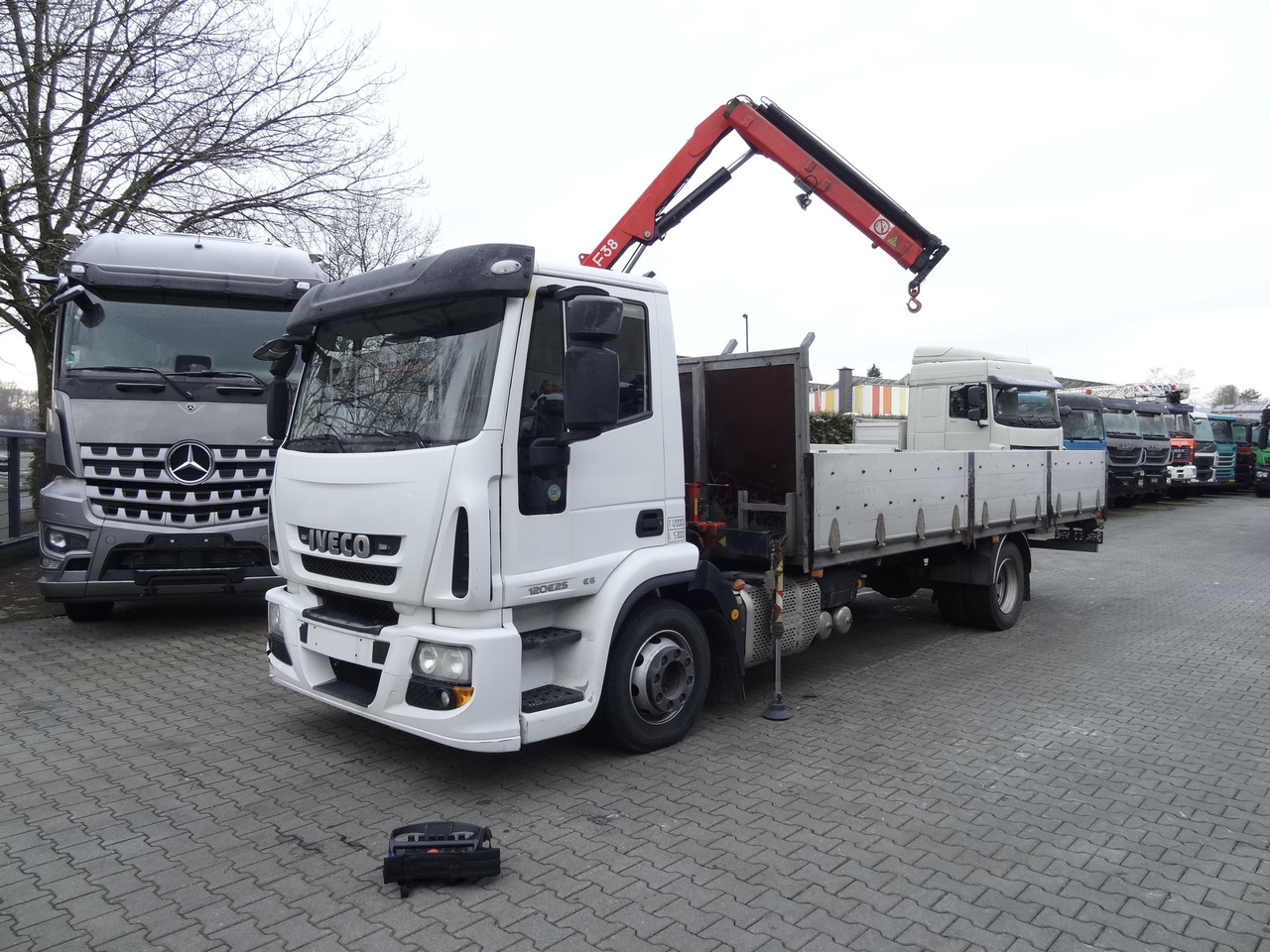 Camion plateau, Camion grue Iveco EuroCargo 120E25 Fassi F38: photos 11