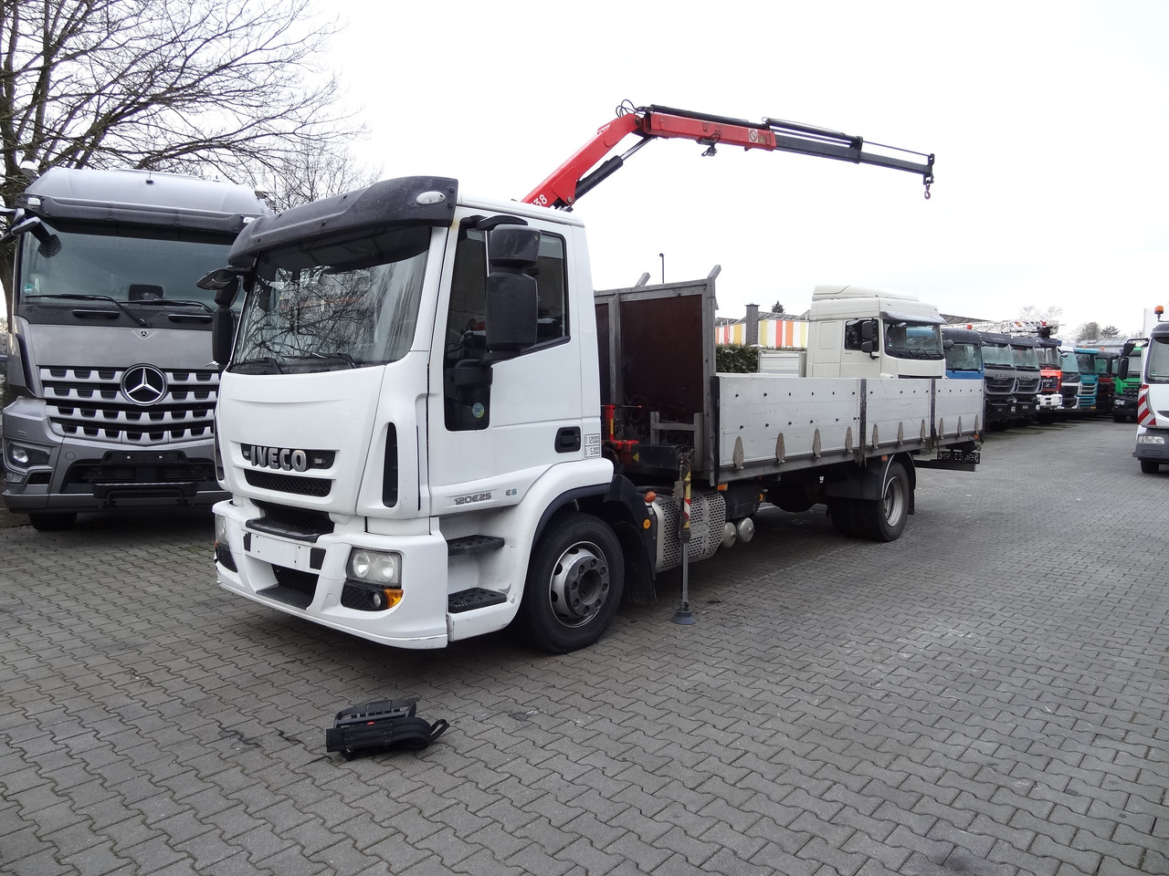 Camion plateau, Camion grue Iveco EuroCargo 120E25 Fassi F38: photos 12