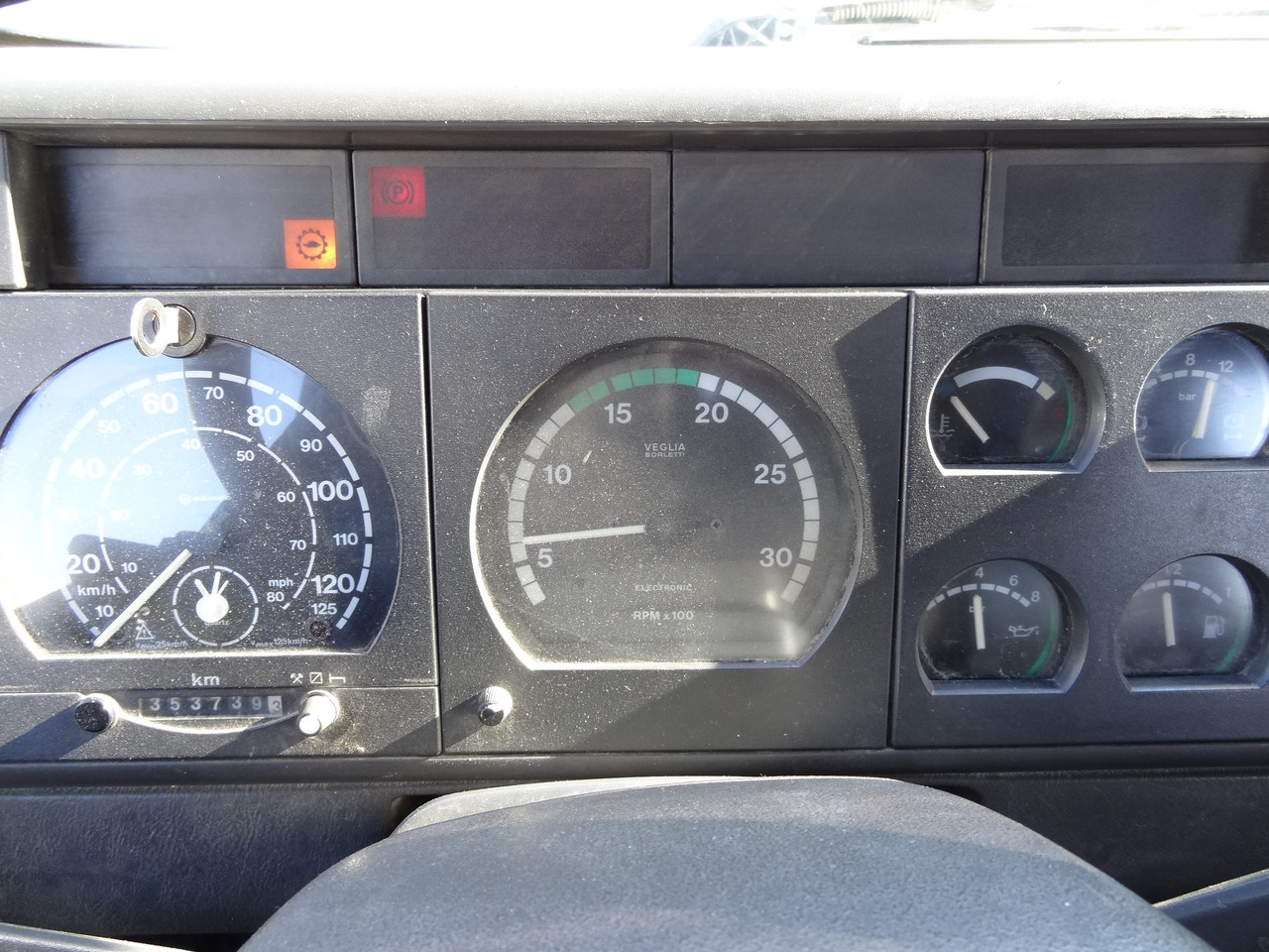 Iveco EuroTrakker 260E31 6X4 Palfinger 36002 - Camion plateau, Camion grue: photos 2 Iveco EuroTrakker 260E31 6X4 Palfinger 36002 - Camion plateau, Camion grue: photos 2