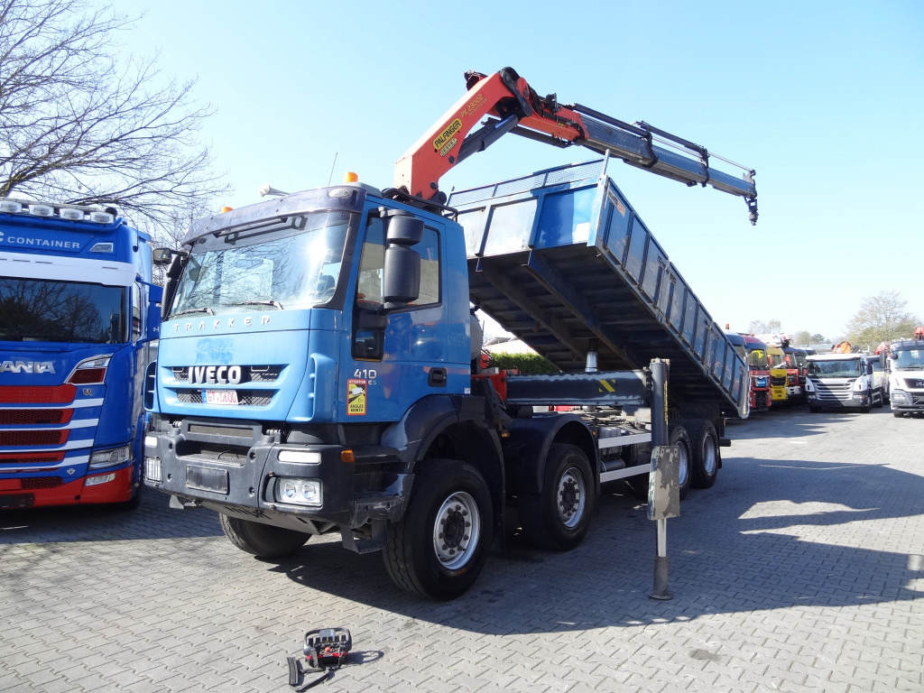 Iveco Trakker AD340T41 8X4 Kipper Kran Palfinger 23002 - Camion benne, Camion grue: photos 1 Iveco Trakker AD340T41 8X4 Kipper Kran Palfinger 23002 - Camion benne, Camion grue: photos 1