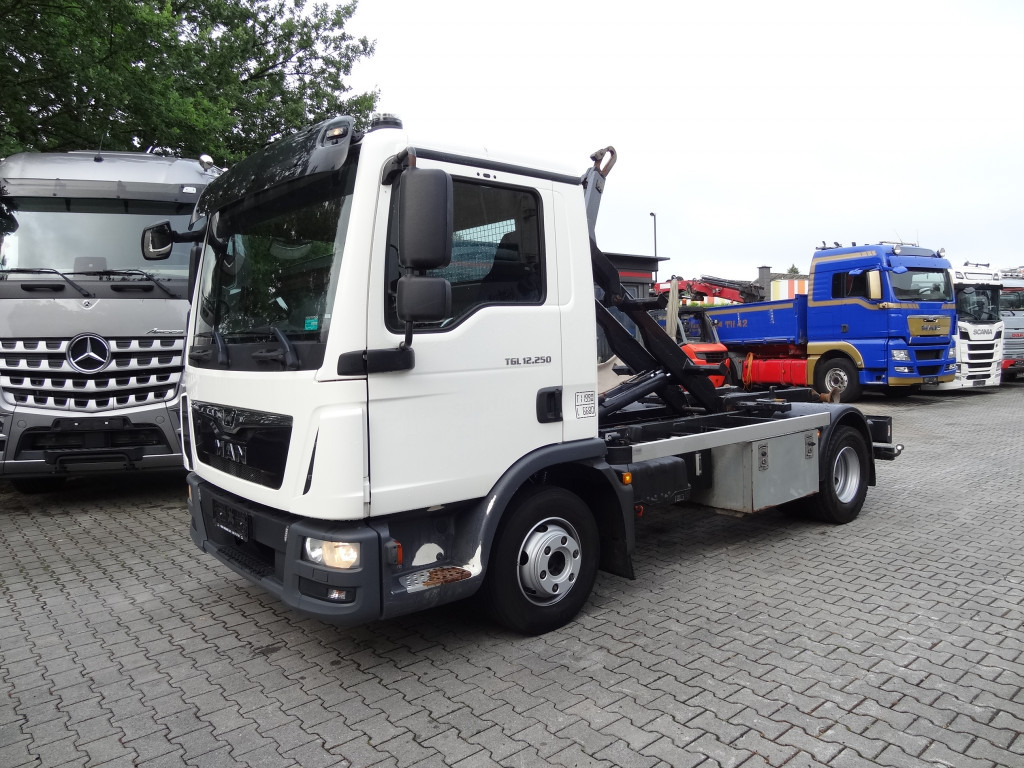 MAN TGL 12.250 Haken - Camion ampliroll: photos 1 MAN TGL 12.250 Haken - Camion ampliroll: photos 1