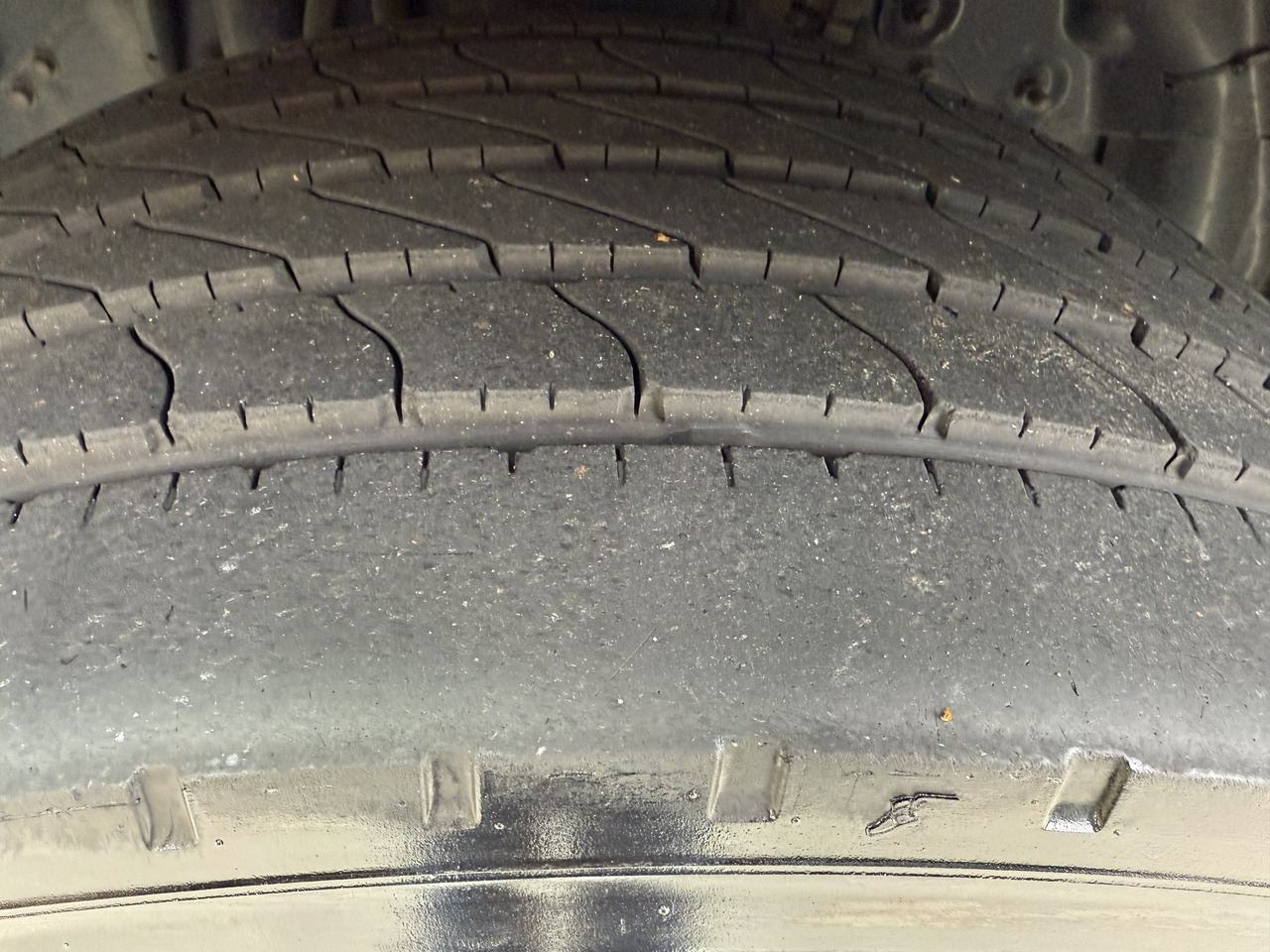 Scania P410 4X2 Palfinger PK 13001 - Camion grue: photos 2 Scania P410 4X2 Palfinger PK 13001 - Camion grue: photos 2