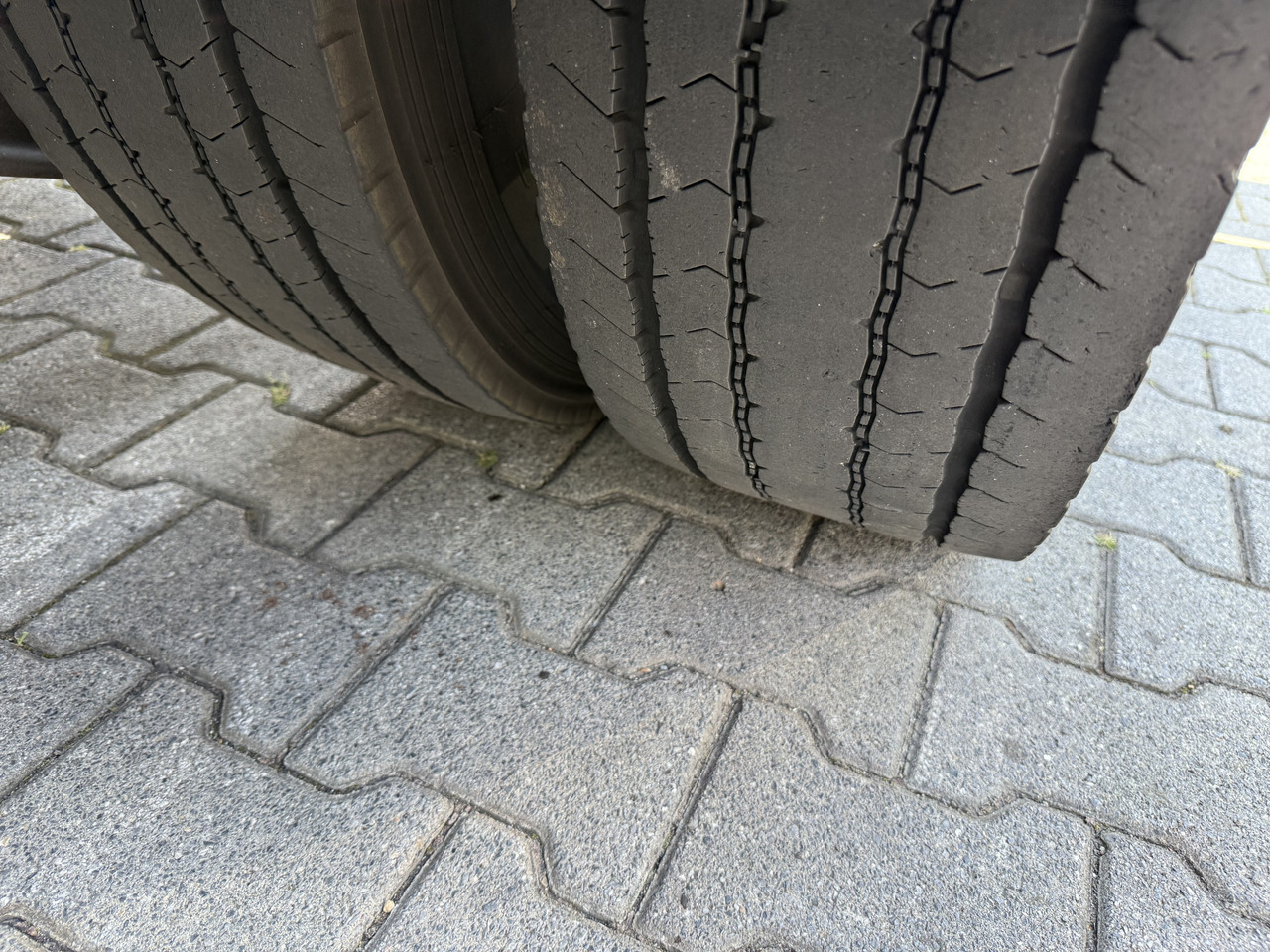 Daf LF 220.13 Kran Hiab 111 E-3 HiDuo - Tracteur routier: photos 3 Daf LF 220.13 Kran Hiab 111 E-3 HiDuo - Tracteur routier: photos 3