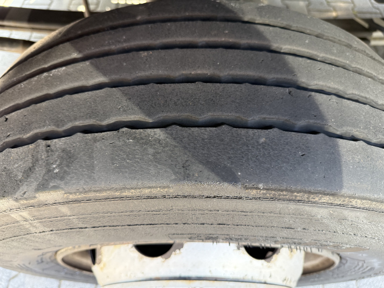 Daf LF 220.13 Kran Hiab 111 E-3 HiDuo - Tracteur routier: photos 4 Daf LF 220.13 Kran Hiab 111 E-3 HiDuo - Tracteur routier: photos 4