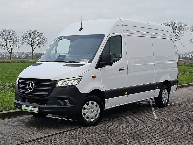 Mercedes-Benz Sprinter 317 L2H2 LED Mbux 10 - Fourgon utilitaire: photos 2 Mercedes-Benz Sprinter 317 L2H2 LED Mbux 10 - Fourgon utilitaire: photos 2