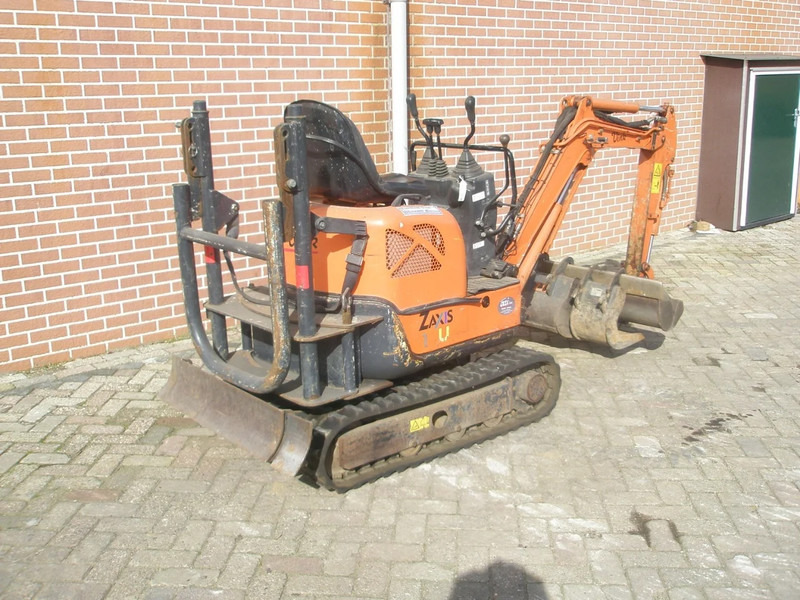 Hitachi ZX10U-2 - Mini pelle: photos 2 Hitachi ZX10U-2 - Mini pelle: photos 2