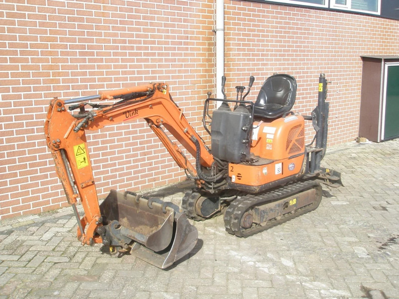Hitachi ZX10U-2 - Mini pelle: photos 1 Hitachi ZX10U-2 - Mini pelle: photos 1