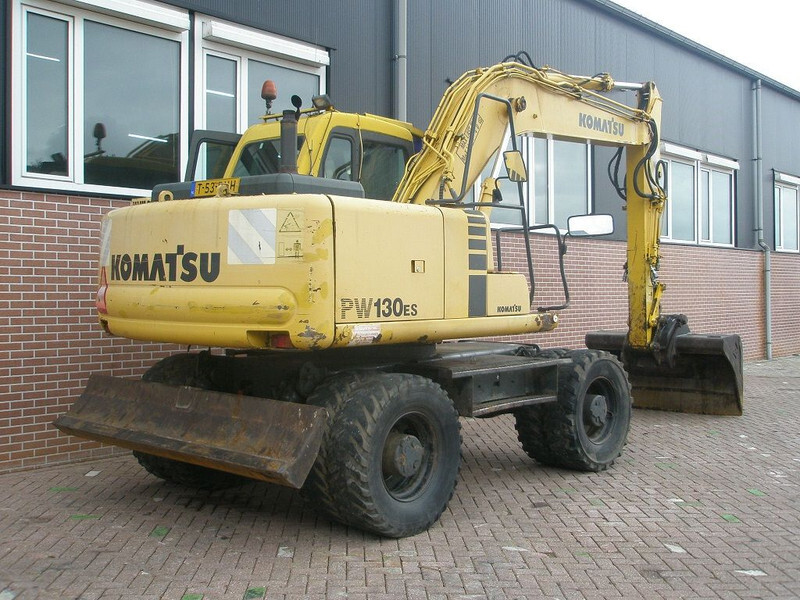 Komatsu PW 130ES-6K - Pelle sur pneus: photos 3 Komatsu PW 130ES-6K - Pelle sur pneus: photos 3