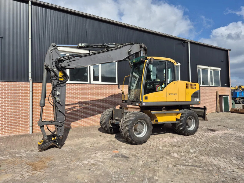 Volvo EW160C - Pelle sur pneus: photos 1 Volvo EW160C - Pelle sur pneus: photos 1