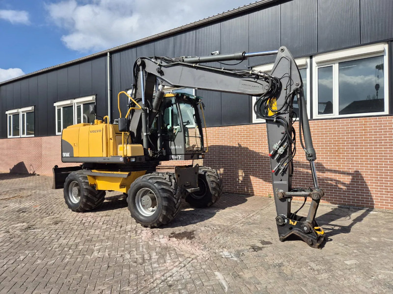 Volvo EW160C - Pelle sur pneus: photos 2 Volvo EW160C - Pelle sur pneus: photos 2