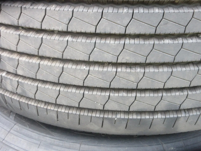 Continental 385/55 R 22.5 M+S APOLLO VOOR STAALEN WIEL MET BAND 2 X - Pneu pour Camion: photos 3 Continental 385/55 R 22.5 M+S APOLLO VOOR STAALEN WIEL MET BAND 2 X - Pneu pour Camion: photos 3