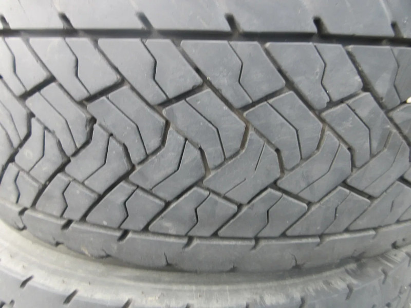 Goodyear 315/ 70 / 22.5 VIER ACHTERBANDEN M+S STAALWIEL PROFIEL 75% - Pneu pour Camion: photos 4 Goodyear 315/ 70 / 22.5 VIER ACHTERBANDEN M+S STAALWIEL PROFIEL 75% - Pneu pour Camion: photos 4