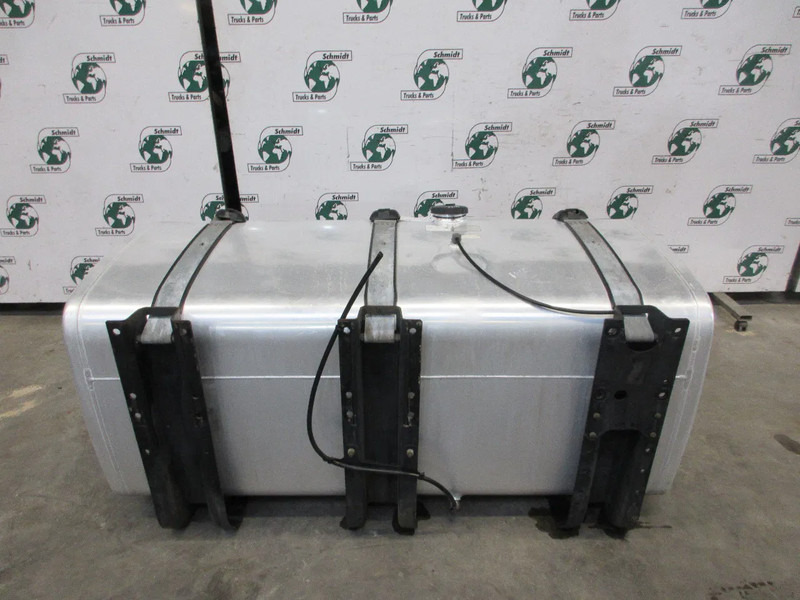 MAN 81.12201-5968 //710 LITER INHOUD MAN 18.460 EURO 6 MODEL 2021 - Réservoir de carburant pour Camion: photos 3 MAN 81.12201-5968 //710 LITER INHOUD MAN 18.460 EURO 6 MODEL 2021 - Réservoir de carburant pour Camion: photos 3