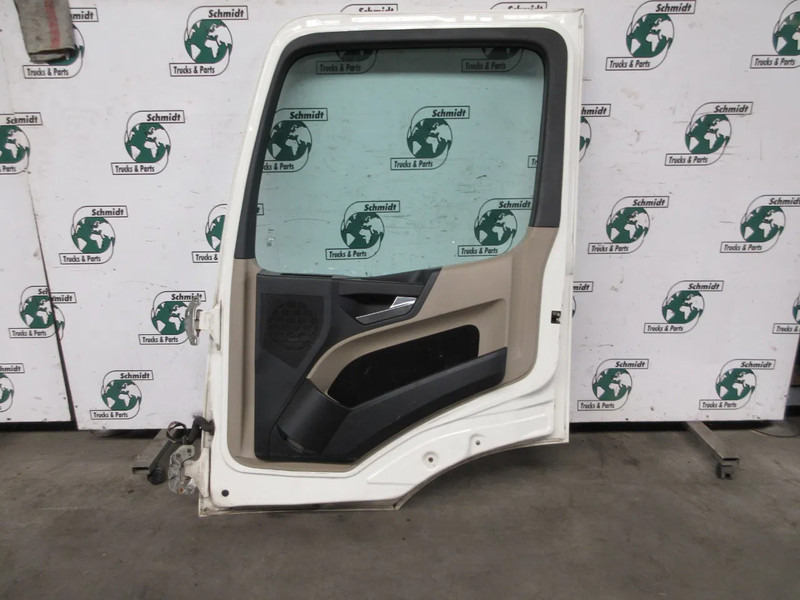 Mercedes-Benz A 960 720 26 03 DEUR MERCEDES MP4 RECHTS MODEL 2018 - Portière et pièces pour Camion: photos 2 Mercedes-Benz A 960 720 26 03 DEUR MERCEDES MP4 RECHTS MODEL 2018 - Portière et pièces pour Camion: photos 2