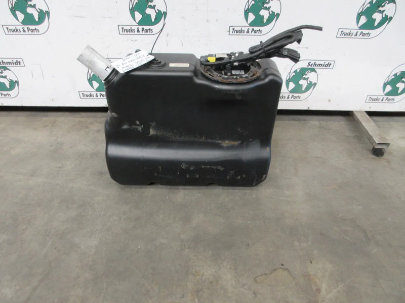 Mercedes-Benz A 970 470 09 15 AD BLUE TANK ATEGO 1221 EURO 6 - Réservoir de carburant pour Camion: photos 3 Mercedes-Benz A 970 470 09 15 AD BLUE TANK ATEGO 1221 EURO 6 - Réservoir de carburant pour Camion: photos 3