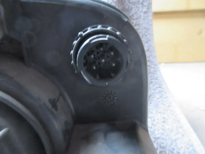 Mercedes-Benz A 973 820 24 61 KOPLAMP MERCEDES ATEGO EURO 5 LINKS - Feu avant pour Camion: photos 5 Mercedes-Benz A 973 820 24 61 KOPLAMP MERCEDES ATEGO EURO 5 LINKS - Feu avant pour Camion: photos 5