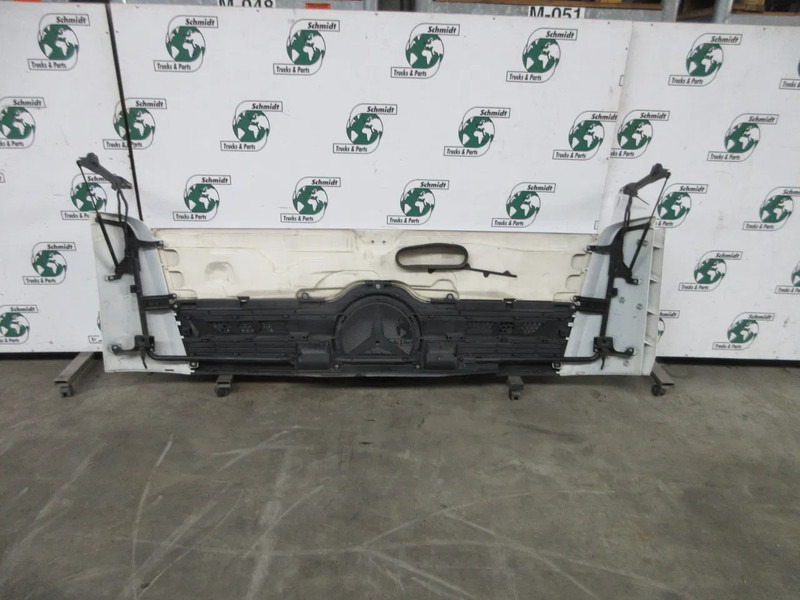 Mercedes-Benz ACTROS A 960 750 04 09 / A 960 750 06 18 FRONTPLAAT/GRILLE EURO 6 - Calandre pour Camion: photos 4 Mercedes-Benz ACTROS A 960 750 04 09 / A 960 750 06 18 FRONTPLAAT/GRILLE EURO 6 - Calandre pour Camion: photos 4
