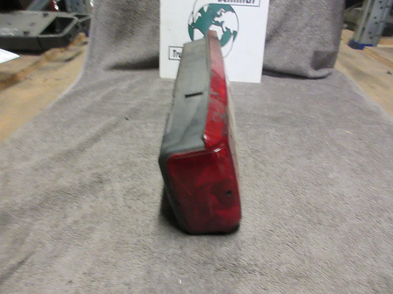 Renault 7420769775 ACHTERLAMP RENAULT PREMUIM EURO 5 LINKS - Feu arrière pour Camion: photos 2 Renault 7420769775 ACHTERLAMP RENAULT PREMUIM EURO 5 LINKS - Feu arrière pour Camion: photos 2