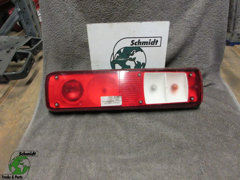 Renault 7420769776 ACHTERLAMP RENAULT T SERIE MODEL 2018 RECHTS - Feu arrière pour Camion: photos 1 Renault 7420769776 ACHTERLAMP RENAULT T SERIE MODEL 2018 RECHTS - Feu arrière pour Camion: photos 1