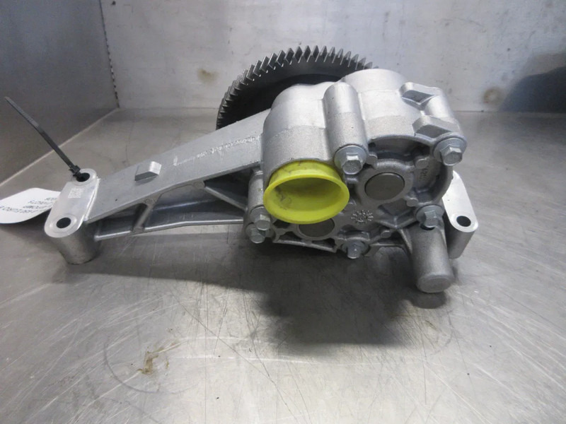 Scania 2106275 OLIEPOMP SCANIA G 450 EURO 6 MODEL 2018 - Moteur et pièces pour Camion: photos 2 Scania 2106275 OLIEPOMP SCANIA G 450 EURO 6 MODEL 2018 - Moteur et pièces pour Camion: photos 2