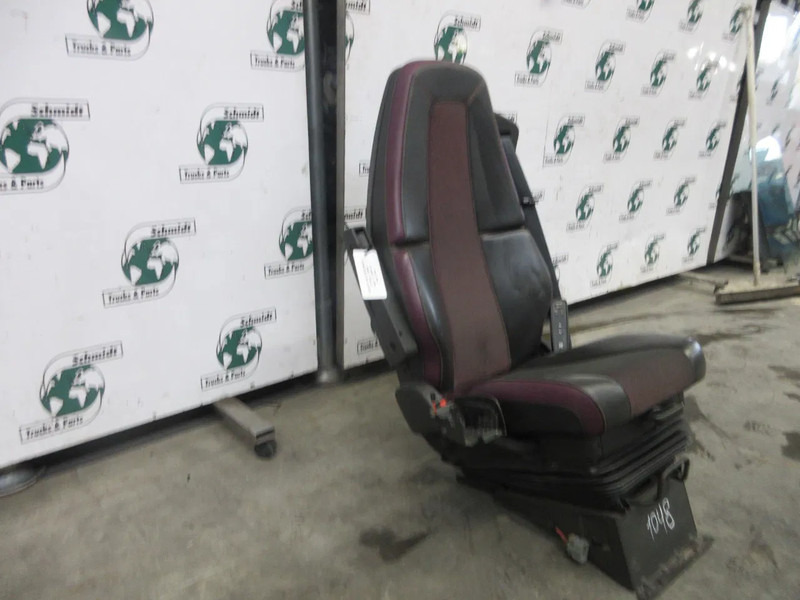 Volvo 23766412 // 23764396 STOELEN SET LUCHTGEVEERT R+L FM MODEL 2023 - Siège pour Camion: photos 2 Volvo 23766412 // 23764396 STOELEN SET LUCHTGEVEERT R+L FM MODEL 2023 - Siège pour Camion: photos 2
