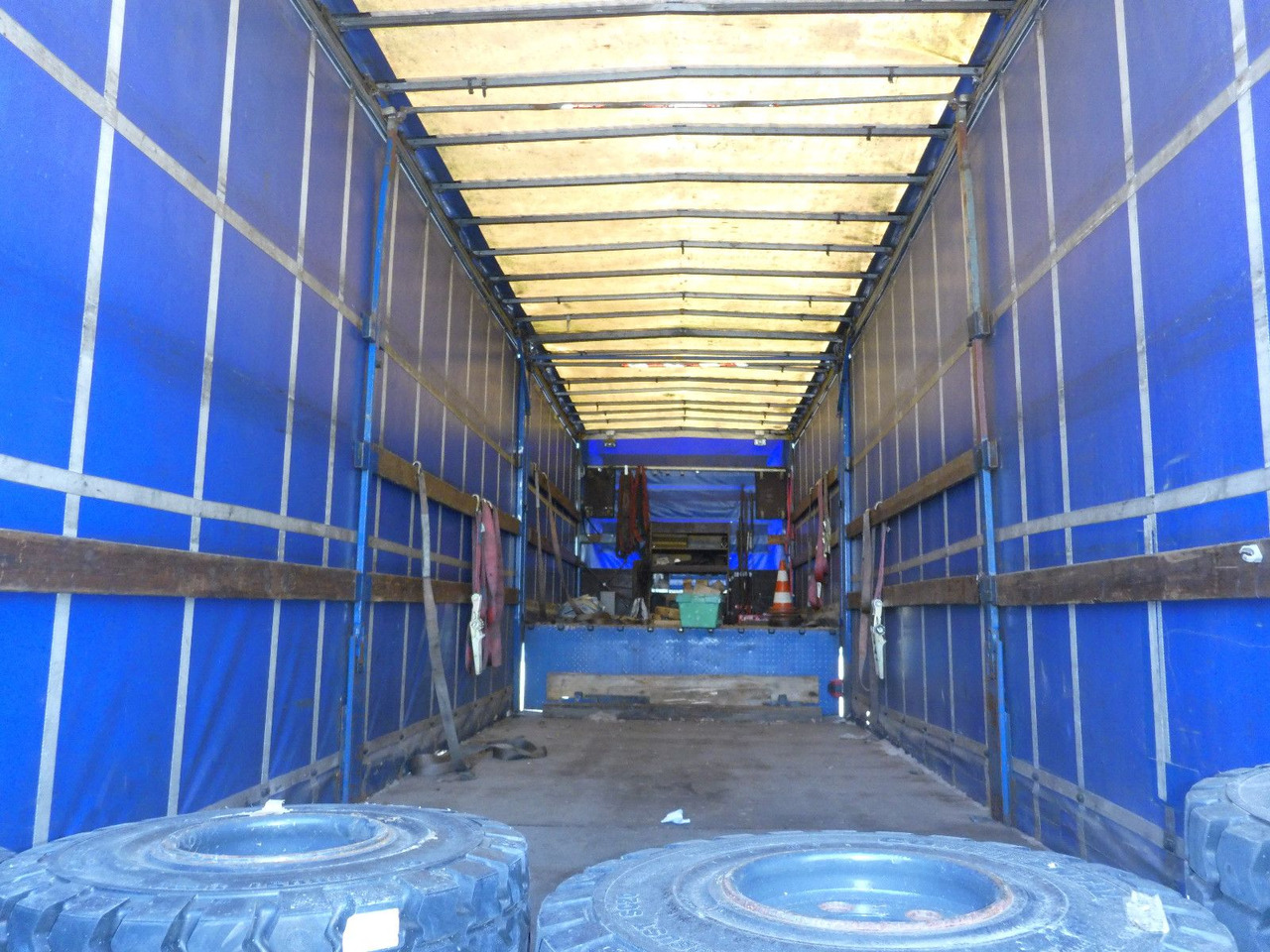 SLSK220 - Semi-remorque surbaissé: photos 4 SLSK220 - Semi-remorque surbaissé: photos 4