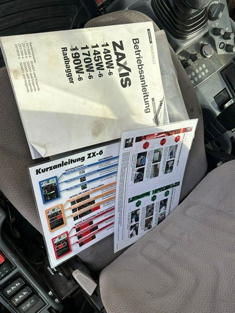 Hitachi ZX170W-6 - Pelle sur pneus: photos 3 Hitachi ZX170W-6 - Pelle sur pneus: photos 3