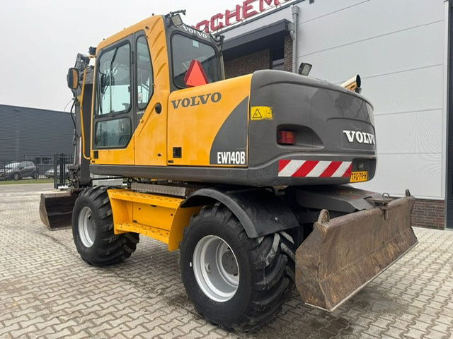 Volvo EW140B - Pelle sur pneus: photos 2 Volvo EW140B - Pelle sur pneus: photos 2