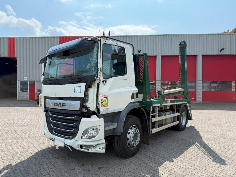 DAF CF410 / ENGINE RUNNING / ONLY:74525 KM / HYVA SKIPLOADER 3250 KG / AIRCO / AUTOMATIC / EURO-6 / 2020 - Camion multibenne: photos 1 DAF CF410 / ENGINE RUNNING / ONLY:74525 KM / HYVA SKIPLOADER 3250 KG / AIRCO / AUTOMATIC / EURO-6 / 2020 - Camion multibenne: photos 1