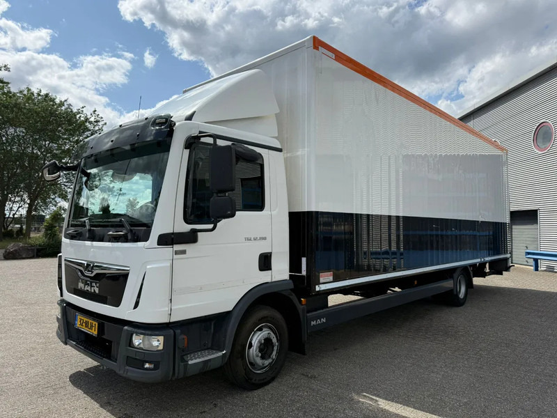 MAN TGL12.190 / NL TRUCK / ONLY:532353 KM / TUV:30-08-2025 / PLATFORM 1500KG / AIRCO / AUTOMATIC / EURO-6 / 2018 - Camion fourgon: photos 1 MAN TGL12.190 / NL TRUCK / ONLY:532353 KM / TUV:30-08-2025 / PLATFORM 1500KG / AIRCO / AUTOMATIC / EURO-6 / 2018 - Camion fourgon: photos 1