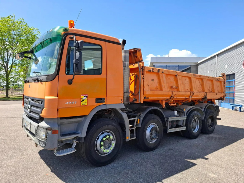 Mercedes-Benz Actros 4141 / 3SIDE MEILLER TIPPER / FULL-STEEL / DRUM BRAKES / ONLY:535937 KM / 2XSTEERING AXLE / AIRCO / AUTOMATIC / EURO-3 / - Camion benne: photos 3 Mercedes-Benz Actros 4141 / 3SIDE MEILLER TIPPER / FULL-STEEL / DRUM BRAKES / ONLY:535937 KM / 2XSTEERING AXLE / AIRCO / AUTOMATIC / EURO-3 / - Camion benne: photos 3
