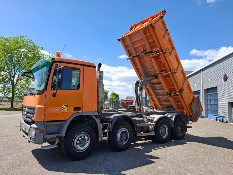 Mercedes-Benz Actros 4141 / 3SIDE MEILLER TIPPER / FULL-STEEL / DRUM BRAKES / ONLY:535937 KM / 2XSTEERING AXLE / AIRCO / AUTOMATIC / EURO-3 / - Camion benne: photos 1 Mercedes-Benz Actros 4141 / 3SIDE MEILLER TIPPER / FULL-STEEL / DRUM BRAKES / ONLY:535937 KM / 2XSTEERING AXLE / AIRCO / AUTOMATIC / EURO-3 / - Camion benne: photos 1