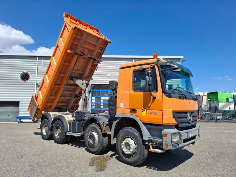 Mercedes-Benz Actros 4141 / 3SIDE MEILLER TIPPER / FULL-STEEL / DRUM BRAKES / ONLY:535937 KM / 2XSTEERING AXLE / AIRCO / AUTOMATIC / EURO-3 / - Camion benne: photos 5 Mercedes-Benz Actros 4141 / 3SIDE MEILLER TIPPER / FULL-STEEL / DRUM BRAKES / ONLY:535937 KM / 2XSTEERING AXLE / AIRCO / AUTOMATIC / EURO-3 / - Camion benne: photos 5