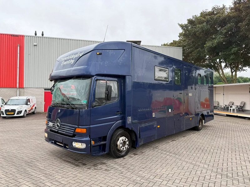 Mercedes-Benz Atego 1223 / ENGINE RUNNING / ONLY:159450 KM / HORSETRUCK / HEATED BOX / WATERTANK / LIVING ROOM / EURO-2 / MANUAL / 1998 - Camion chevaux: photos 1 Mercedes-Benz Atego 1223 / ENGINE RUNNING / ONLY:159450 KM / HORSETRUCK / HEATED BOX / WATERTANK / LIVING ROOM / EURO-2 / MANUAL / 1998 - Camion chevaux: photos 1