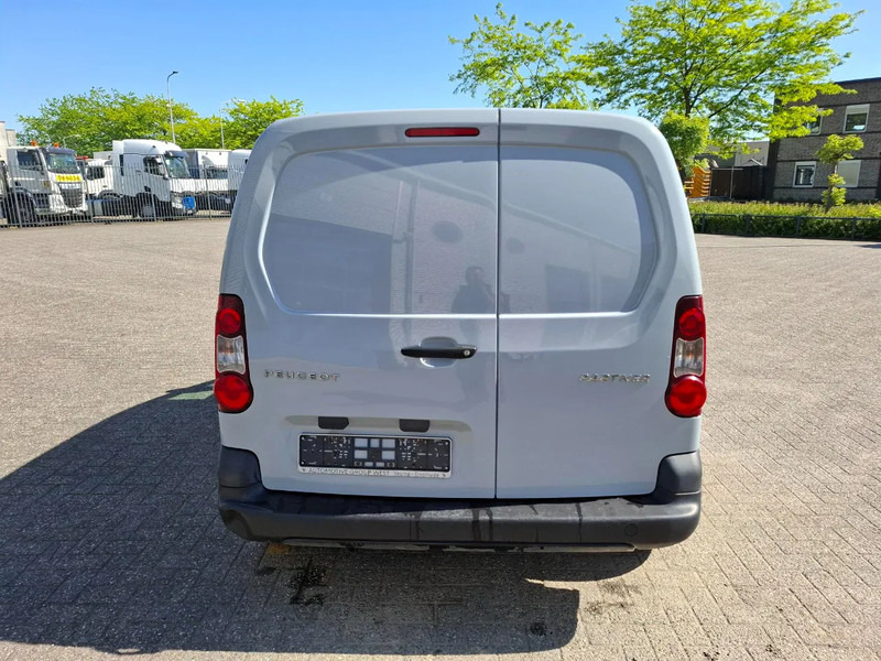 Peugeot Partner 1.6 HDI / TUV:12-01-2026 / AIRCO / CLOSED BOX / MANUAL / EURO-5 b / 2015 - Fourgonnette: photos 4 Peugeot Partner 1.6 HDI / TUV:12-01-2026 / AIRCO / CLOSED BOX / MANUAL / EURO-5 b / 2015 - Fourgonnette: photos 4