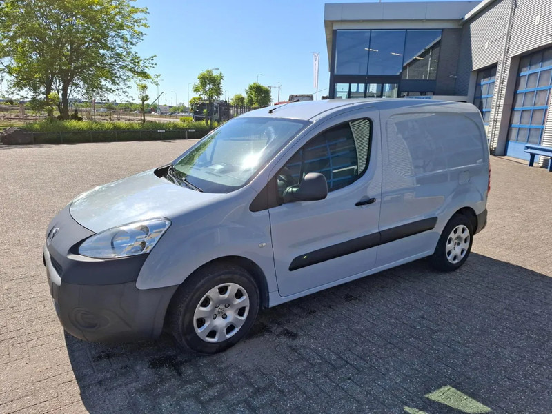 Peugeot Partner 1.6 HDI / TUV:12-01-2026 / AIRCO / CLOSED BOX / MANUAL / EURO-5 b / 2015 - Fourgonnette: photos 1 Peugeot Partner 1.6 HDI / TUV:12-01-2026 / AIRCO / CLOSED BOX / MANUAL / EURO-5 b / 2015 - Fourgonnette: photos 1