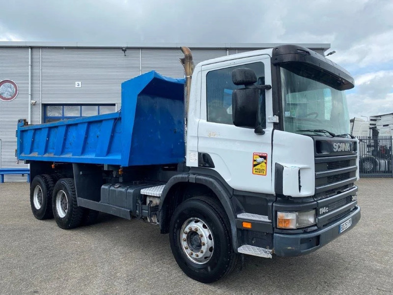 Scania 114-340 / 6X4 / 2 SIDE TIPPER / BIG AXLE / FULL-STEEL / DRUM BRAKES / MANUAL / 1999 - Camion benne: photos 4 Scania 114-340 / 6X4 / 2 SIDE TIPPER / BIG AXLE / FULL-STEEL / DRUM BRAKES / MANUAL / 1999 - Camion benne: photos 4
