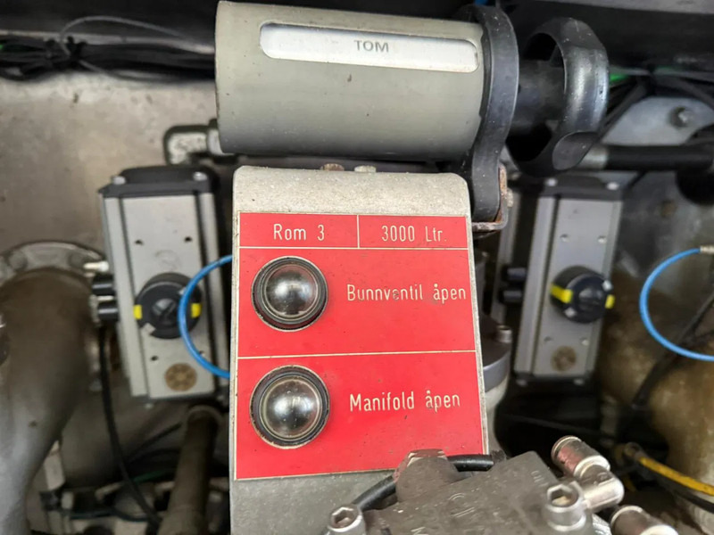 Scania R480 / ENGINE RUNING / RETARDER / 4 COMPARTIMENTS / 18000 LITER TOTAAL / LIFT+LENKACHSE / AUTOMATIC / EURO-5 / 2009 - crédit-bail Scania R480 / ENGINE RUNING / RETARDER / 4 COMPARTIMENTS / 18000 LITER TOTAAL / LIFT+LENKACHSE / AUTOMATIC / EURO-5 / 2009: photos 18