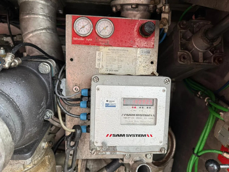 Scania R480 / ENGINE RUNING / RETARDER / 4 COMPARTIMENTS / 18000 LITER TOTAAL / LIFT+LENKACHSE / AUTOMATIC / EURO-5 / 2009 - crédit-bail Scania R480 / ENGINE RUNING / RETARDER / 4 COMPARTIMENTS / 18000 LITER TOTAAL / LIFT+LENKACHSE / AUTOMATIC / EURO-5 / 2009: photos 12