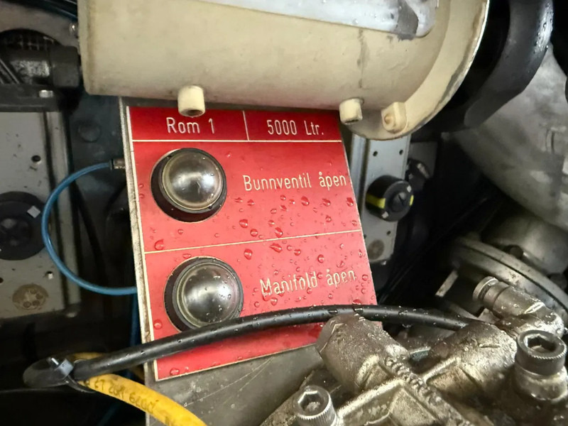 Scania R480 / ENGINE RUNING / RETARDER / 4 COMPARTIMENTS / 18000 LITER TOTAAL / LIFT+LENKACHSE / AUTOMATIC / EURO-5 / 2009 - crédit-bail Scania R480 / ENGINE RUNING / RETARDER / 4 COMPARTIMENTS / 18000 LITER TOTAAL / LIFT+LENKACHSE / AUTOMATIC / EURO-5 / 2009: photos 16